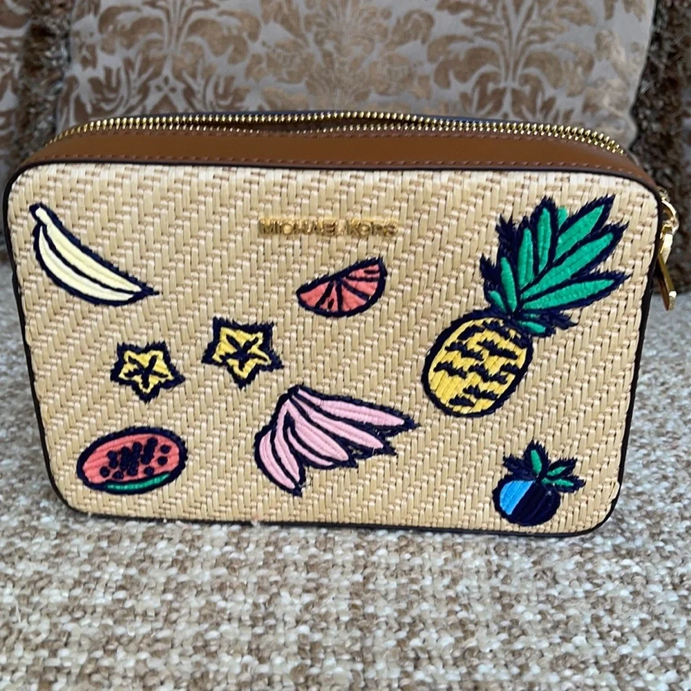 MK Island Escape Jet Set Item LG XBODY Natural Mlt - Picture 15 of 16